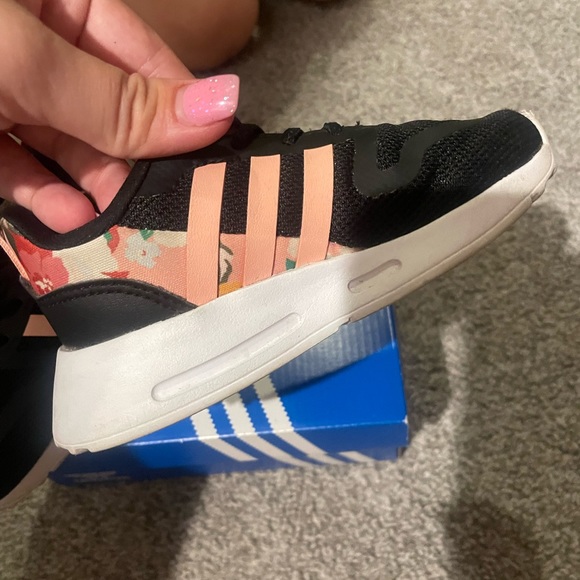 Adidas pink and floral girls 7k - Picture 3 of 5